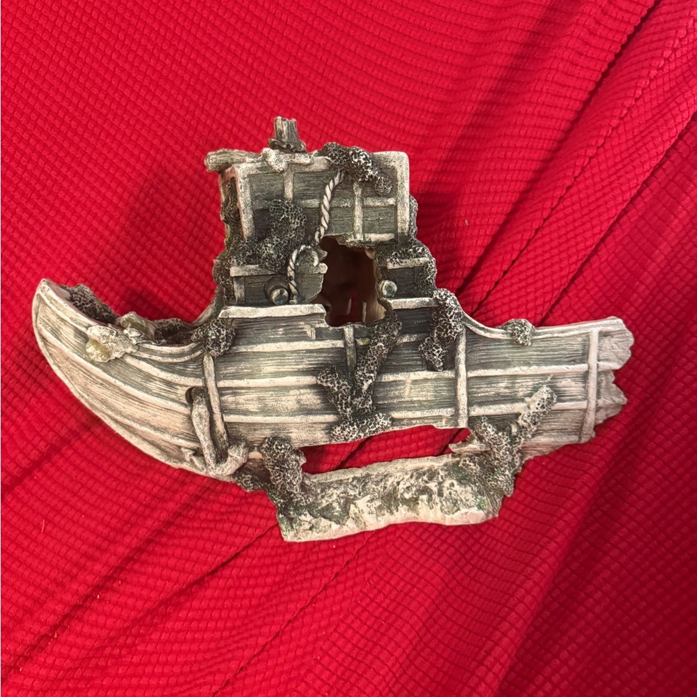 polyresin shipwreck aquarium decoration. 
